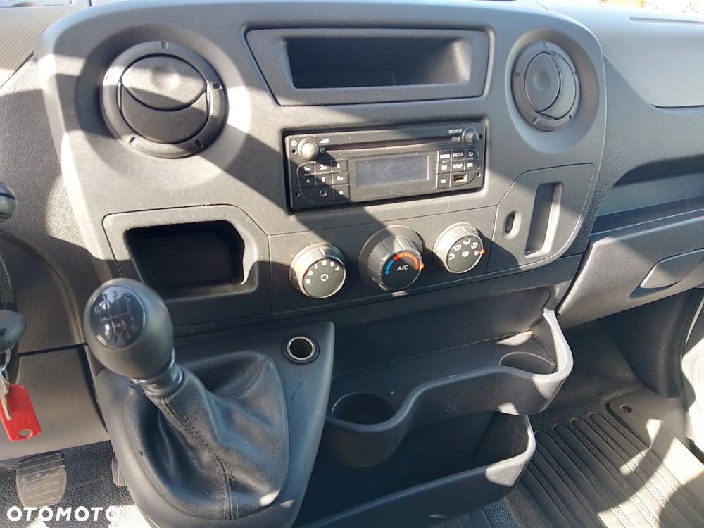 Nissan NV400 - 11