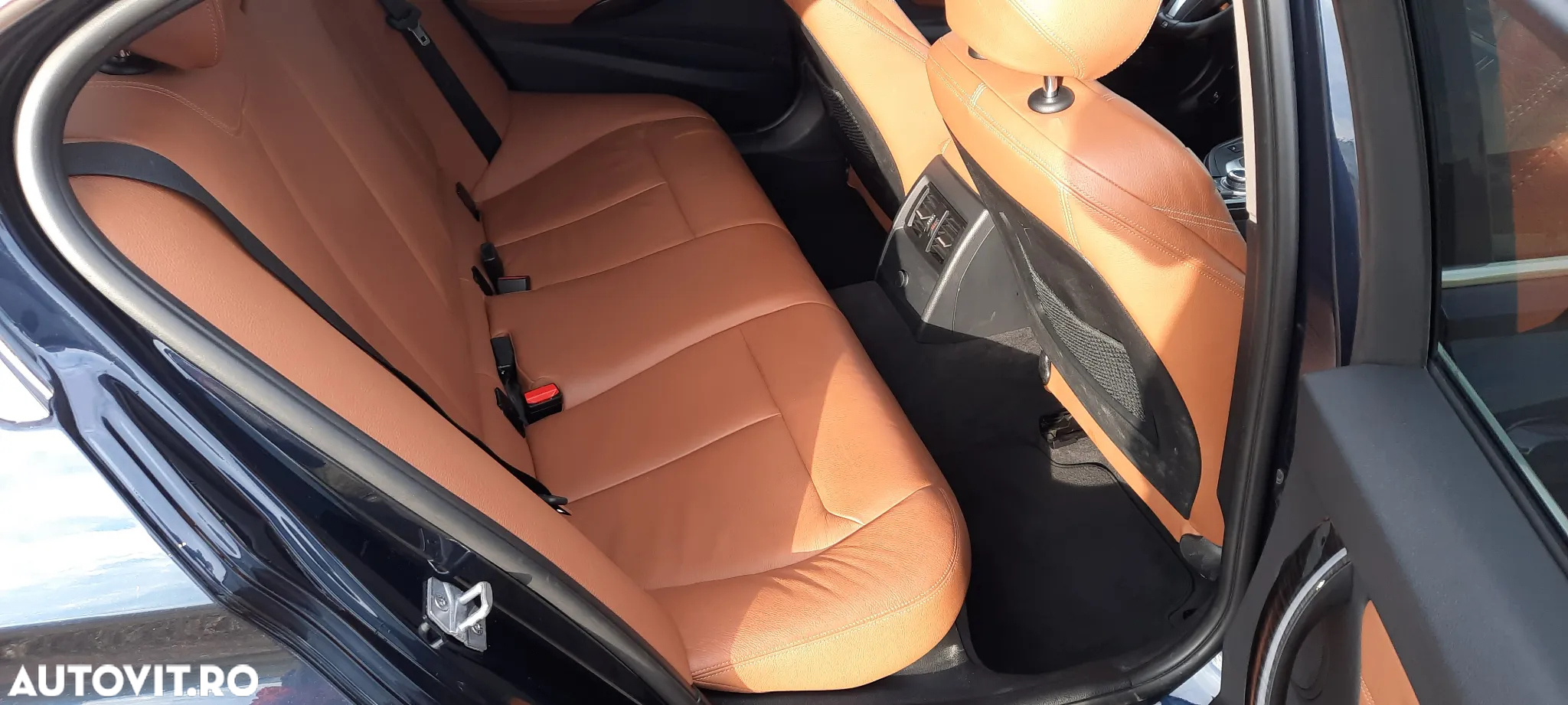 BMW Seria 3 320i Aut. Luxury Line - 16