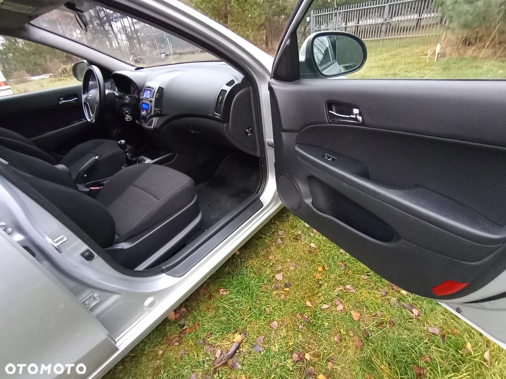 Hyundai i30 1.6 CRDi Base + World Cup - 24