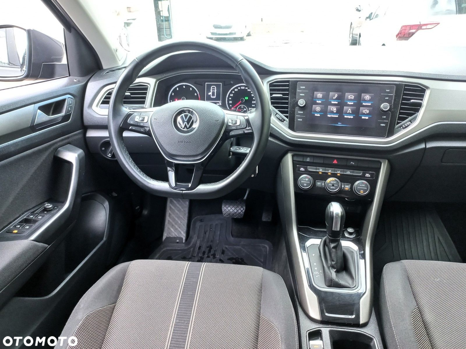 Volkswagen T-Roc - 10