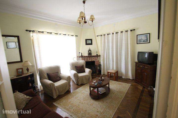 Moradia T4 + Restaurante c/ rentabilidade junto ao Estoril - Grande imagem: 4/13