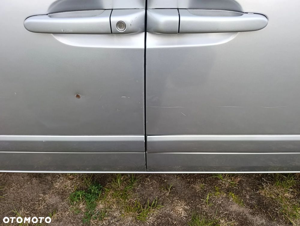 Kia Carnival - 12