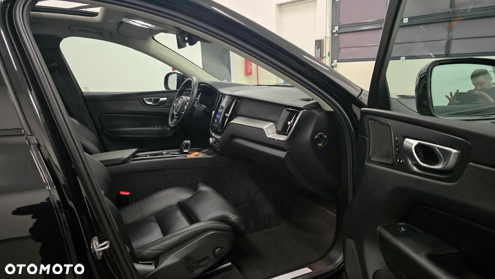 Volvo XC 60 B4 D Plus Dark - 7