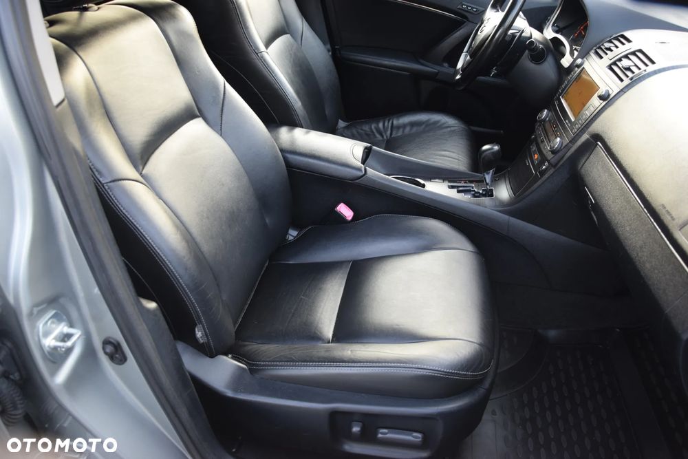 Toyota Avensis - 18