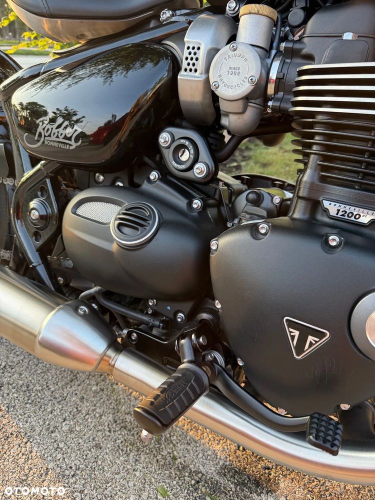 Triumph Bonneville Bobber - 5