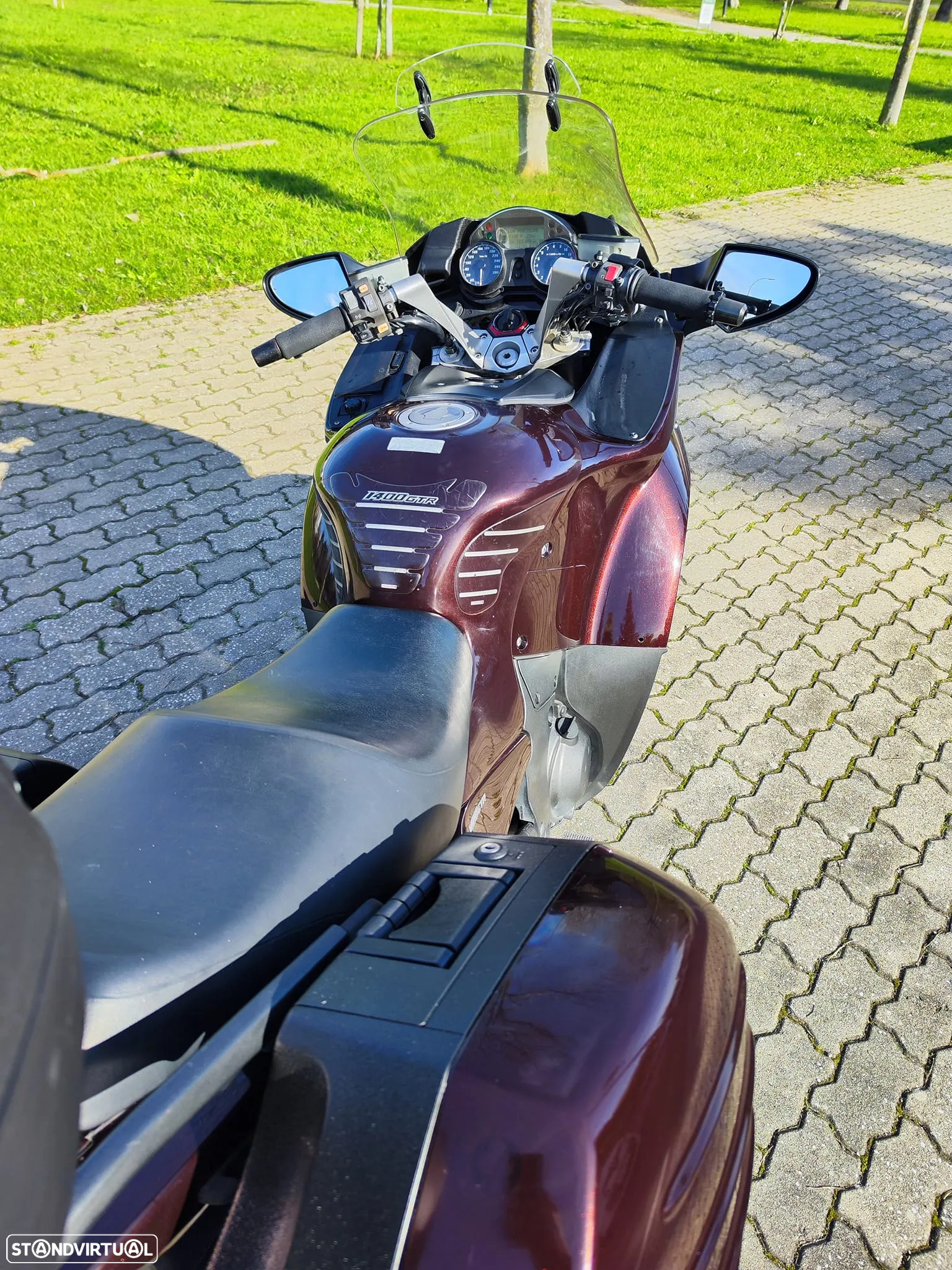 Kawasaki GTR 1400 - 12
