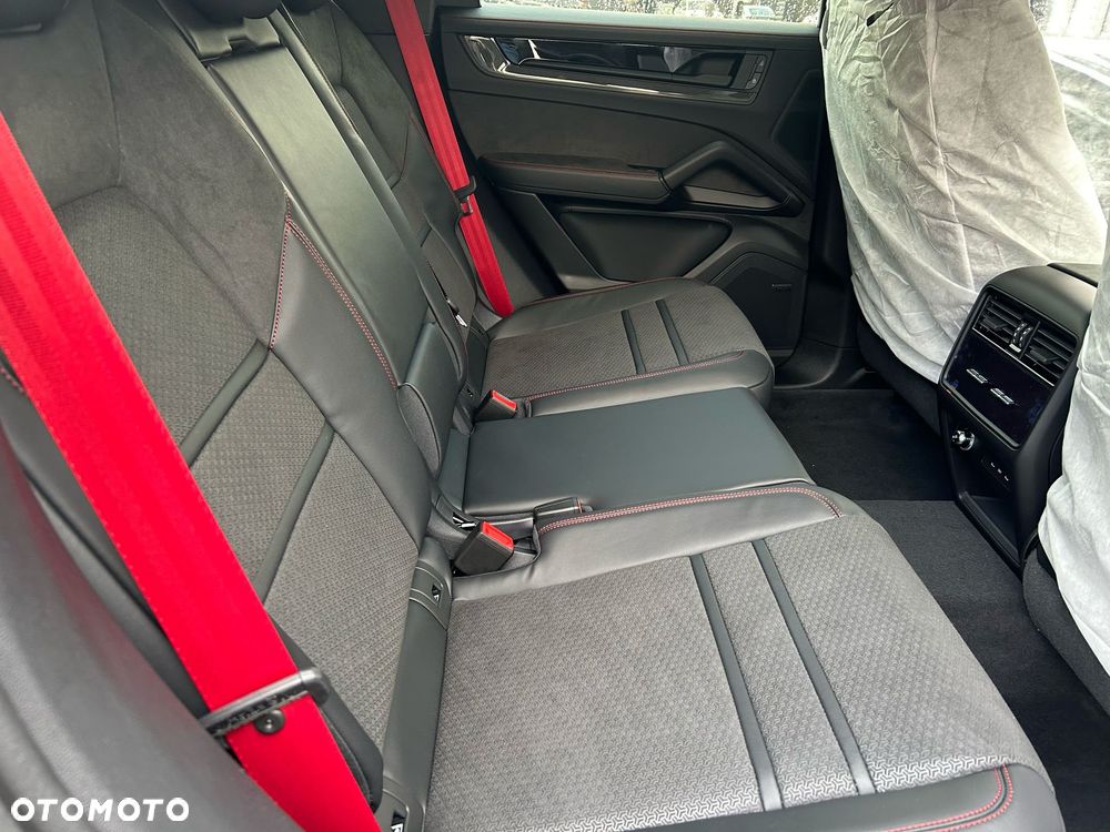 Porsche Cayenne GTS - 8