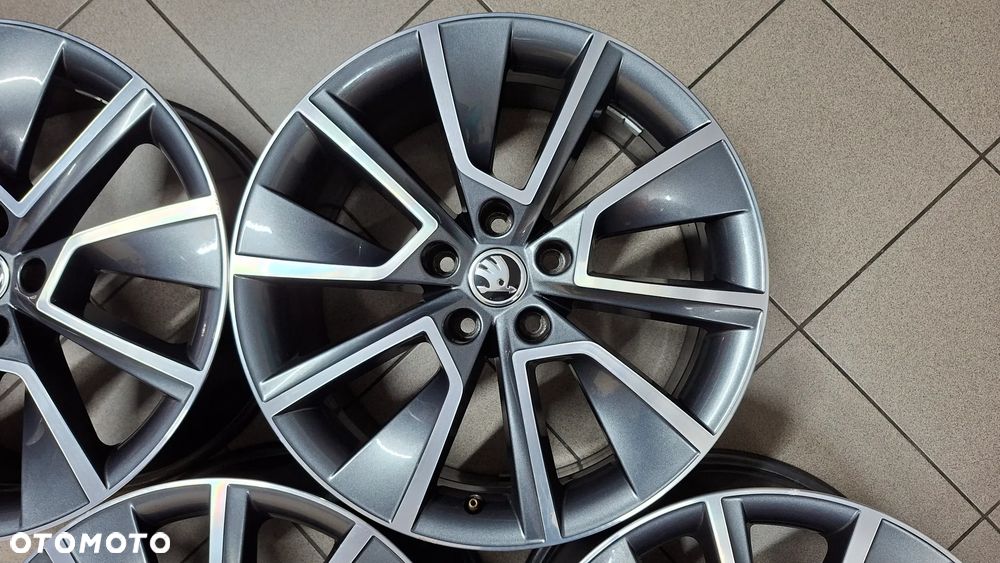 Felgi Aluminiowe 18 Skoda Octavia III 5x112 ET 43 Braga - 8