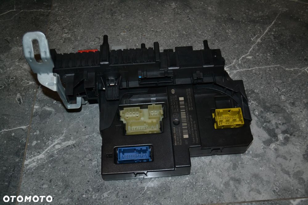 MERCEDES W204 MODUŁ STEROWNIK SAM SKRZYNKA BEZPIECZNIKÓW KPL 2045458201 - 2