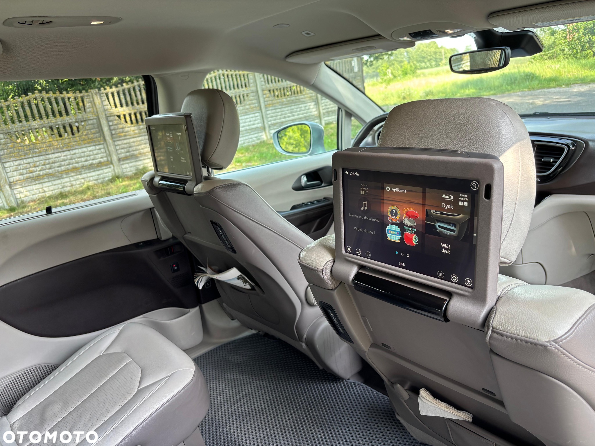Chrysler Pacifica - 25