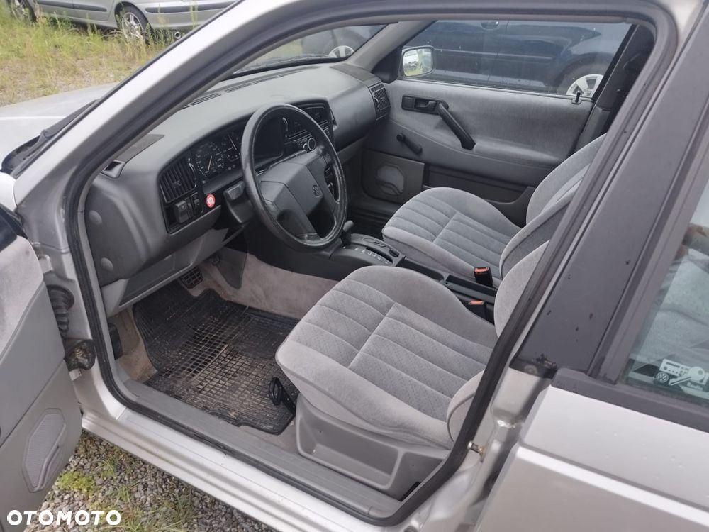 Volkswagen Passat 2.0 GL - 23