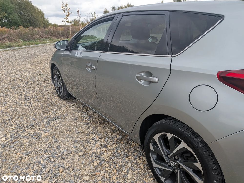 Toyota Auris 1.6 Prestige - 24