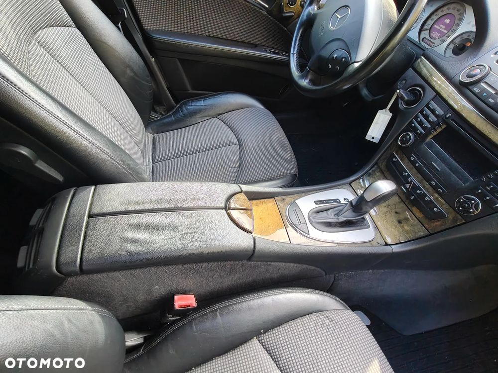 Mercedes-Benz Klasa E 240 T 4Matic Avantgarde - 21