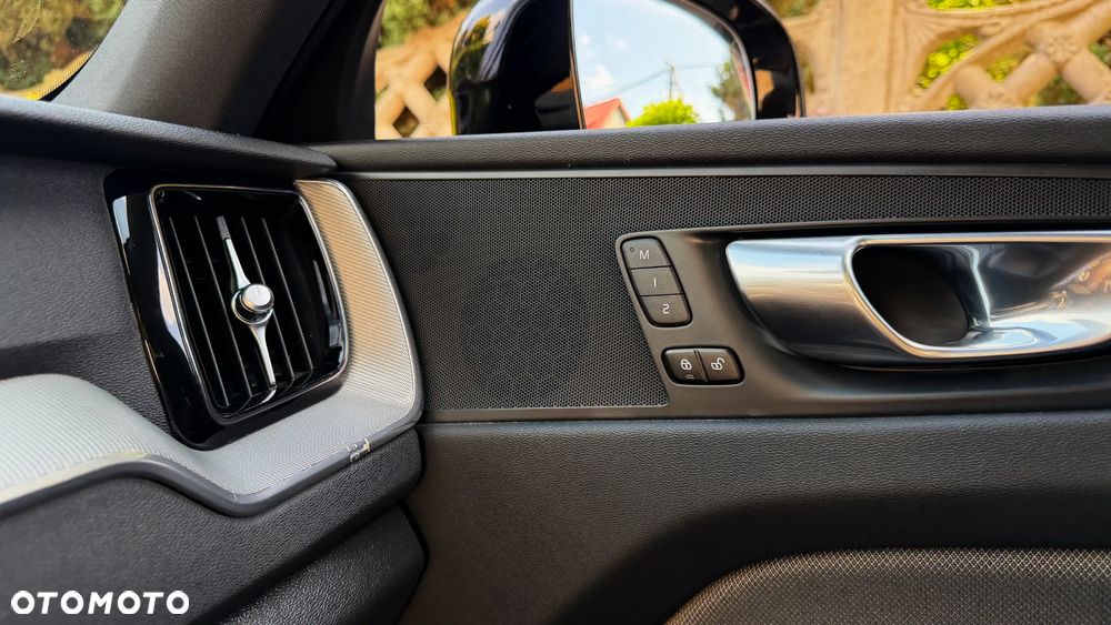 Volvo XC 60 B4 D AWD Ultimate Bright - 30