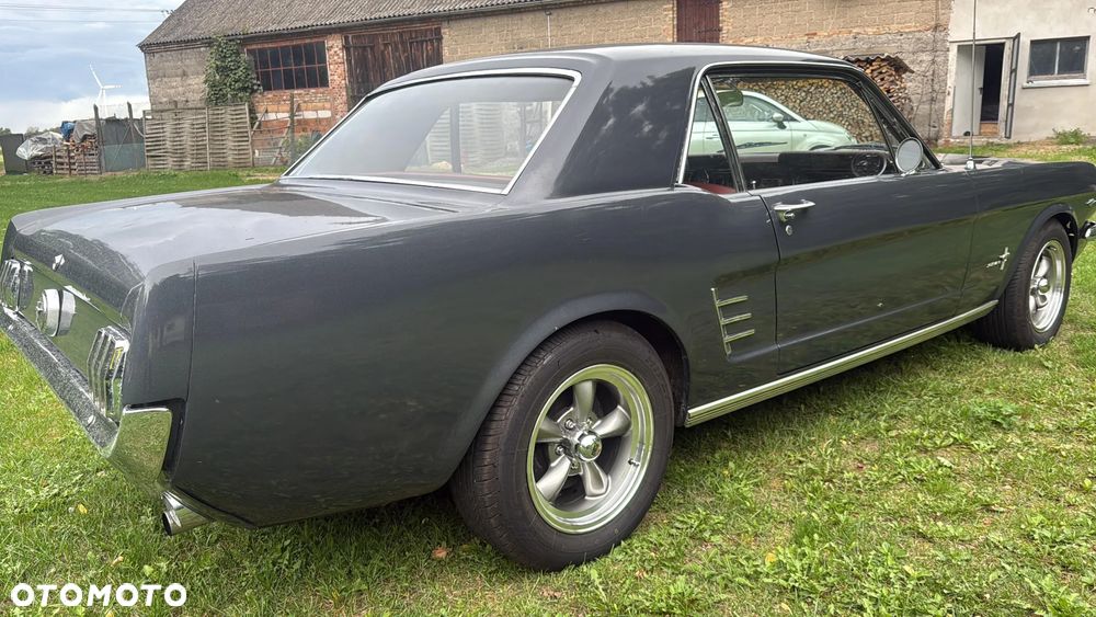 Ford Mustang - 8