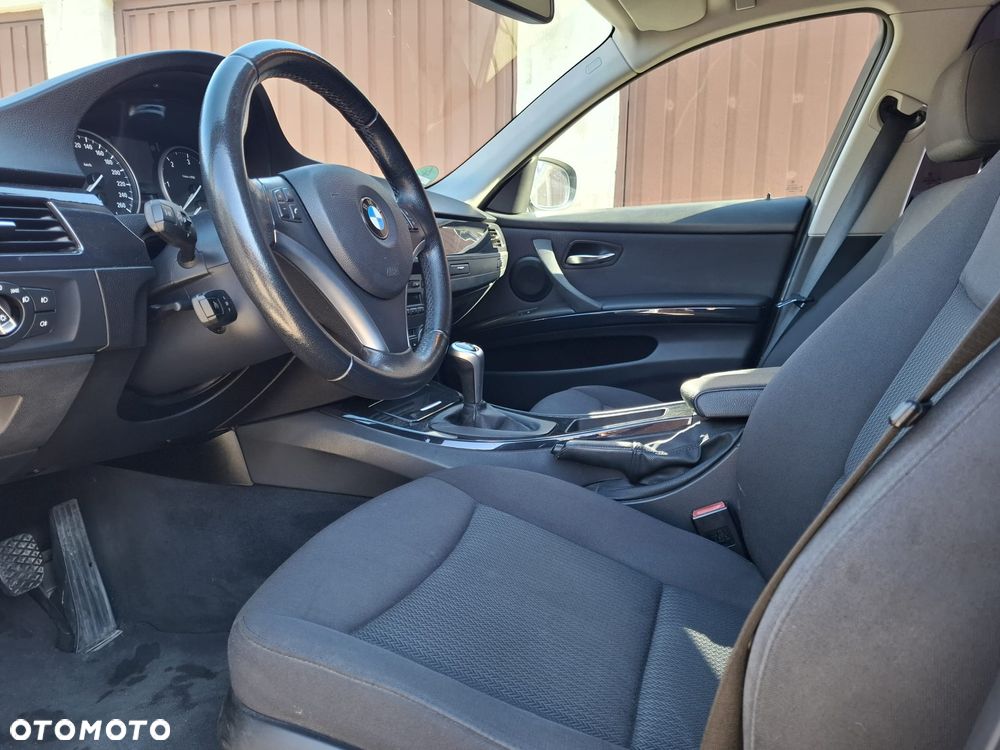 BMW Seria 3 318d DPF Edition Lifestyle - 15