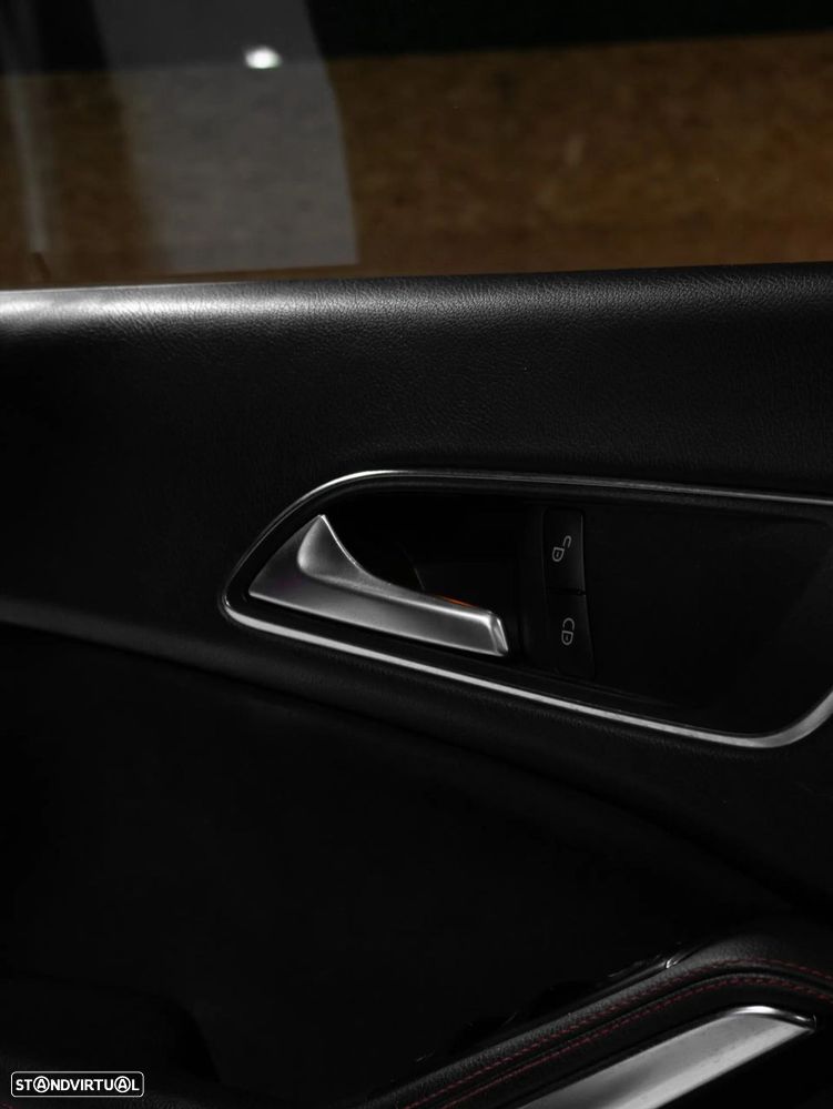 Mercedes-Benz CLA 200 d Shooting Brake AMG Line Aut. - 32