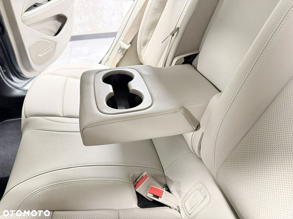 Opel Insignia - 35