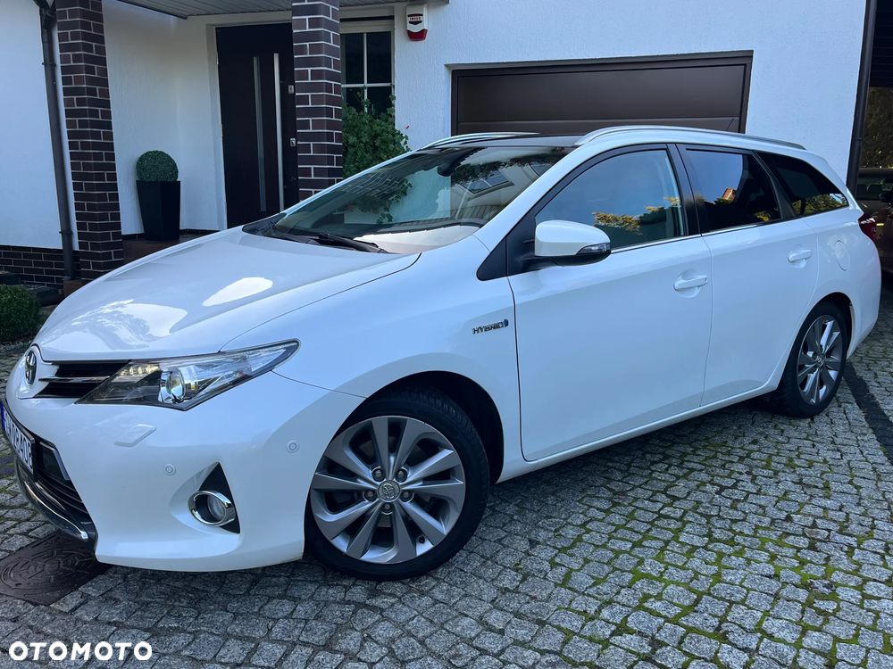 Toyota Auris 1.8 HSD Luna - 1
