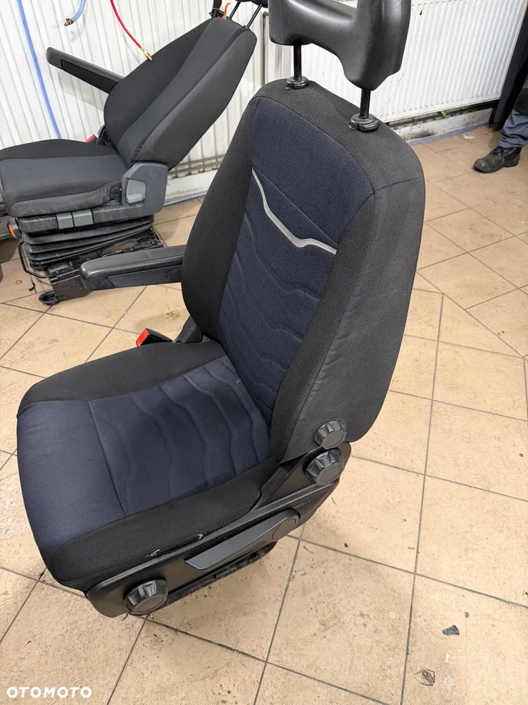 Iveco Daily 35s180 3,0 14-23r fotel lewy pneumatyczny - 5