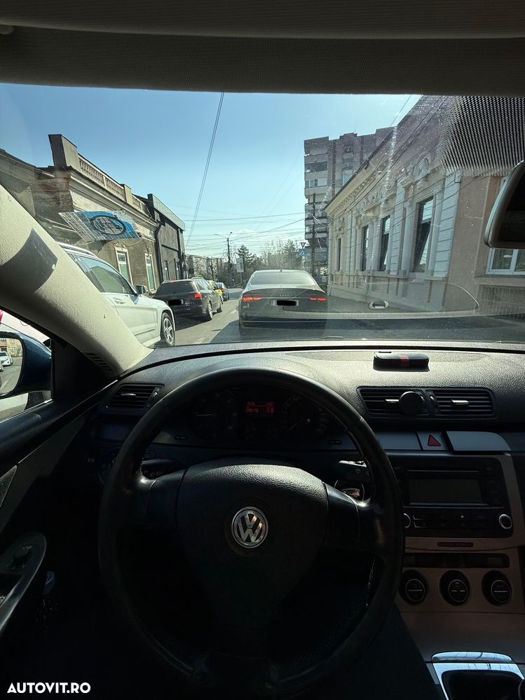 Volkswagen Passat - 13