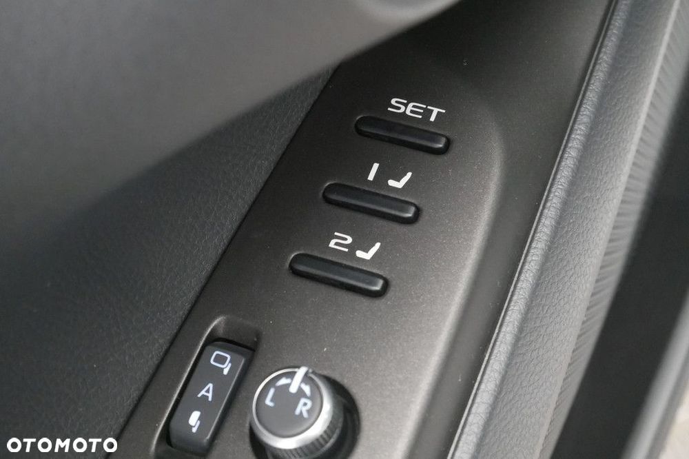 Toyota Camry 2.5 Hybrid Executive CVT - 37