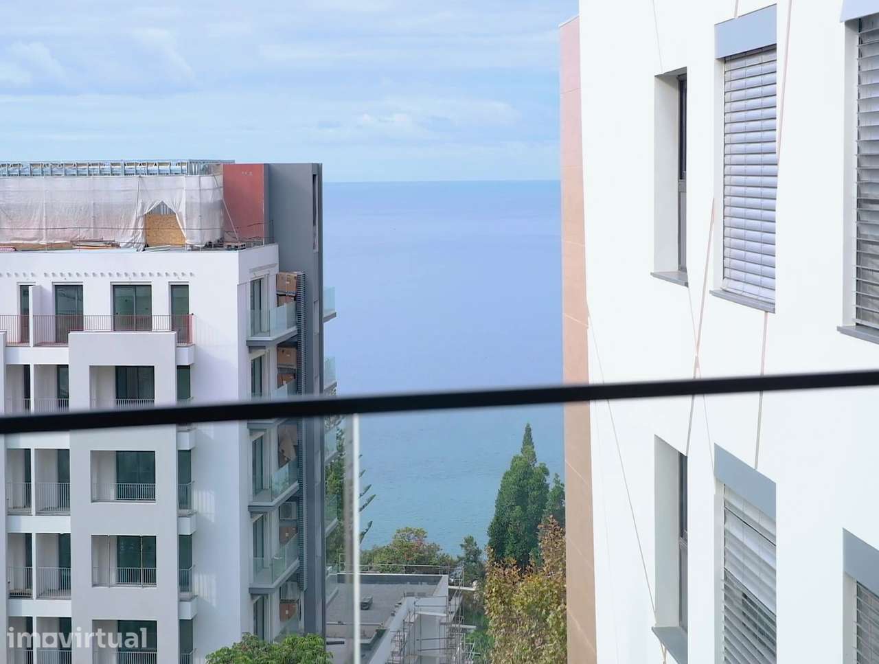 T2 com 2 casas de banho e garagem em São Martinho, Funchal - Grande imagem: 3/28