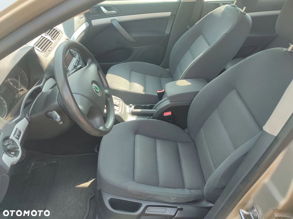 Skoda Octavia 1.6 Automatik Ambiente - 9