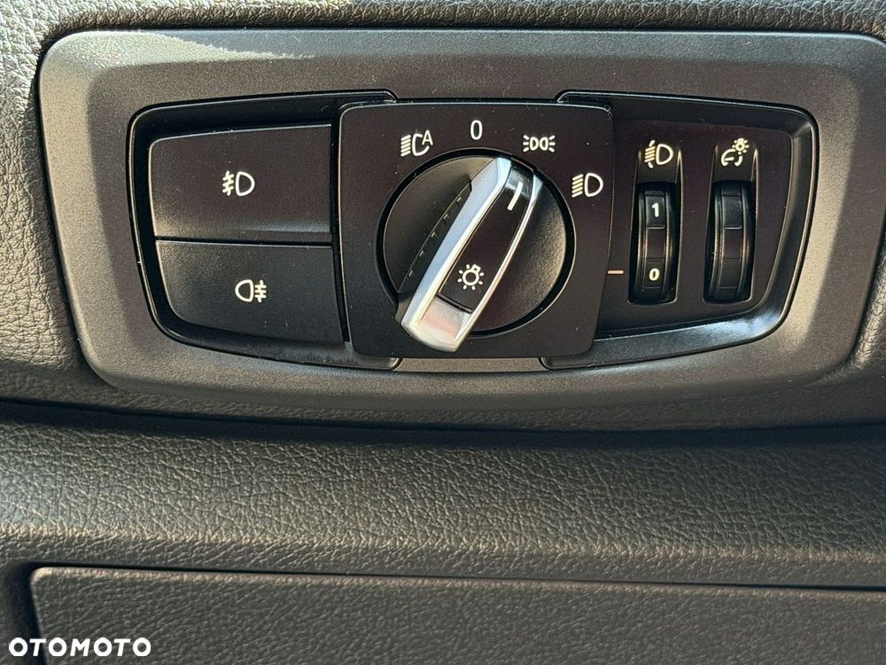 BMW Seria 2 218d - 11