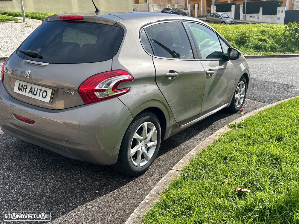 Peugeot 208 1.4 HDi SE Style - 11