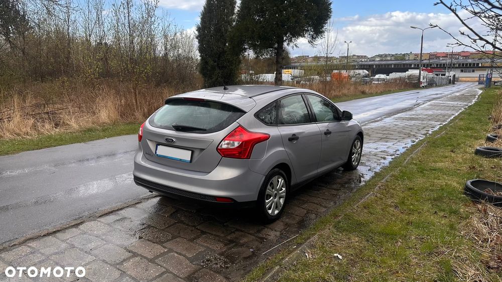 Ford Focus 1.6 Ambiente - 4