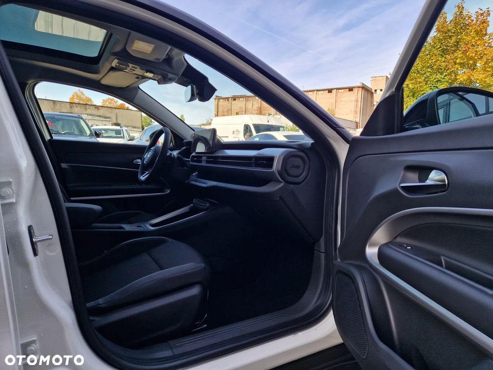 Jeep Avenger 1.2 T3 mHEV Summit FWD eDCT6 - 28