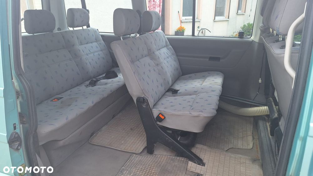 Volkswagen Caravelle - 13