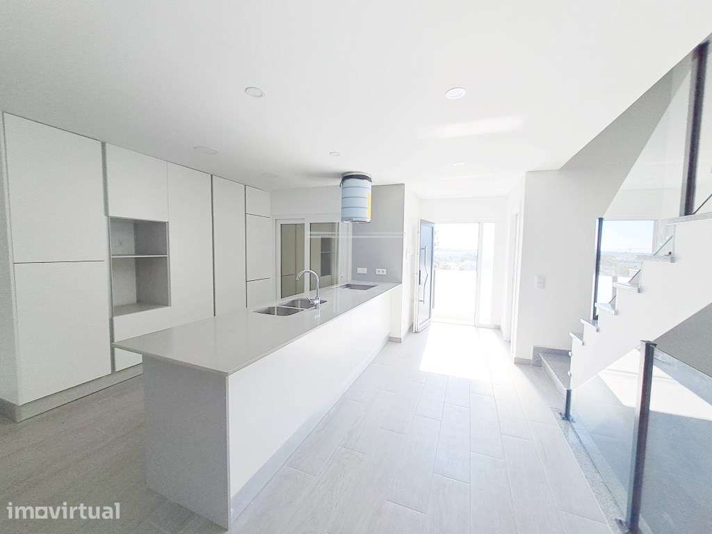 Moradia geminada T4, arquitetura contemporânea com garagem - Vale d... - Grande imagem: 3/34
