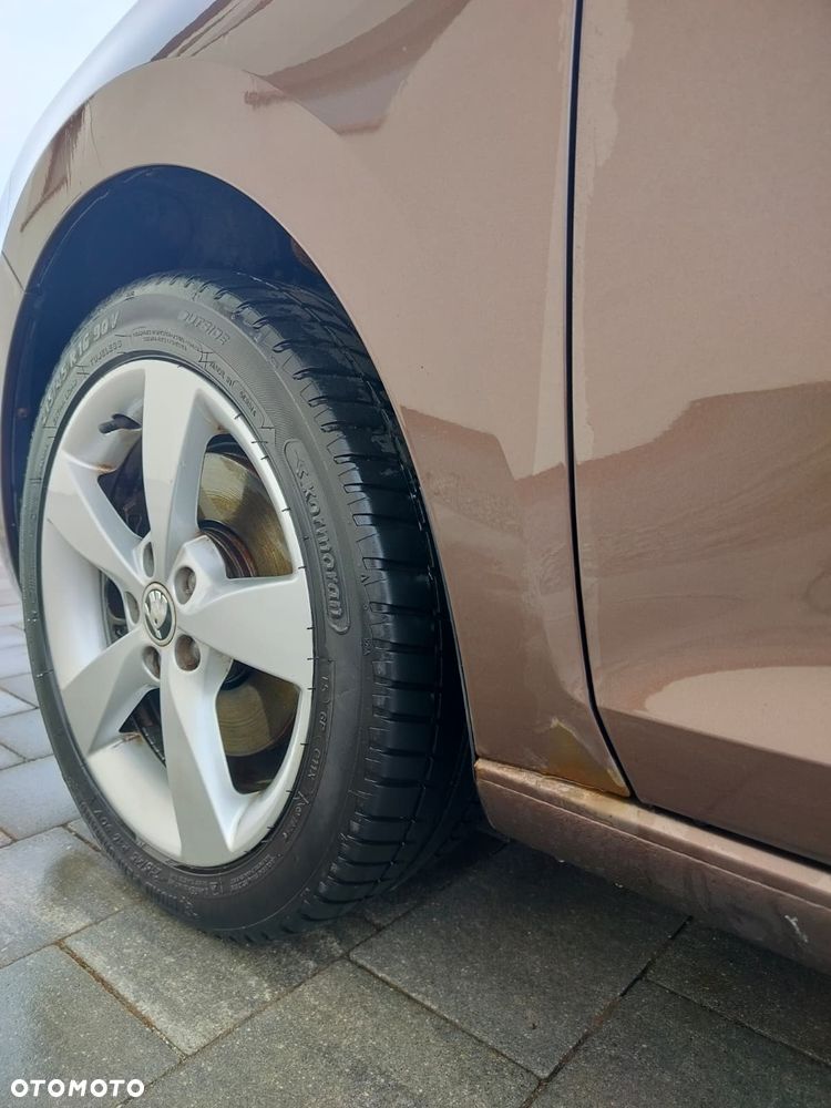 Skoda RAPID 1.2 TSI Style - 8