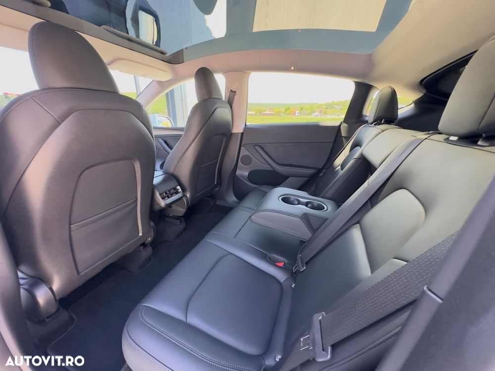 Tesla Model Y Long Range Dual Motor AWD - 17