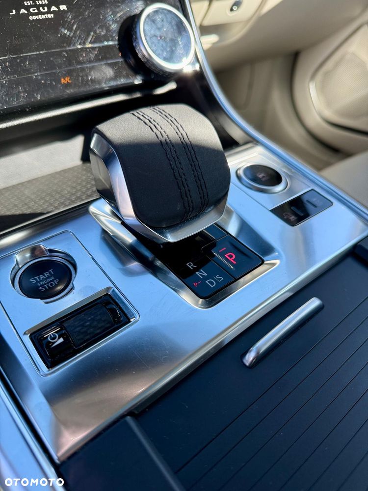 Jaguar XF - 21
