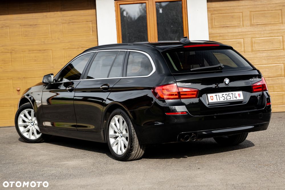 BMW Seria 5 528i xDrive Sport-Aut - 12