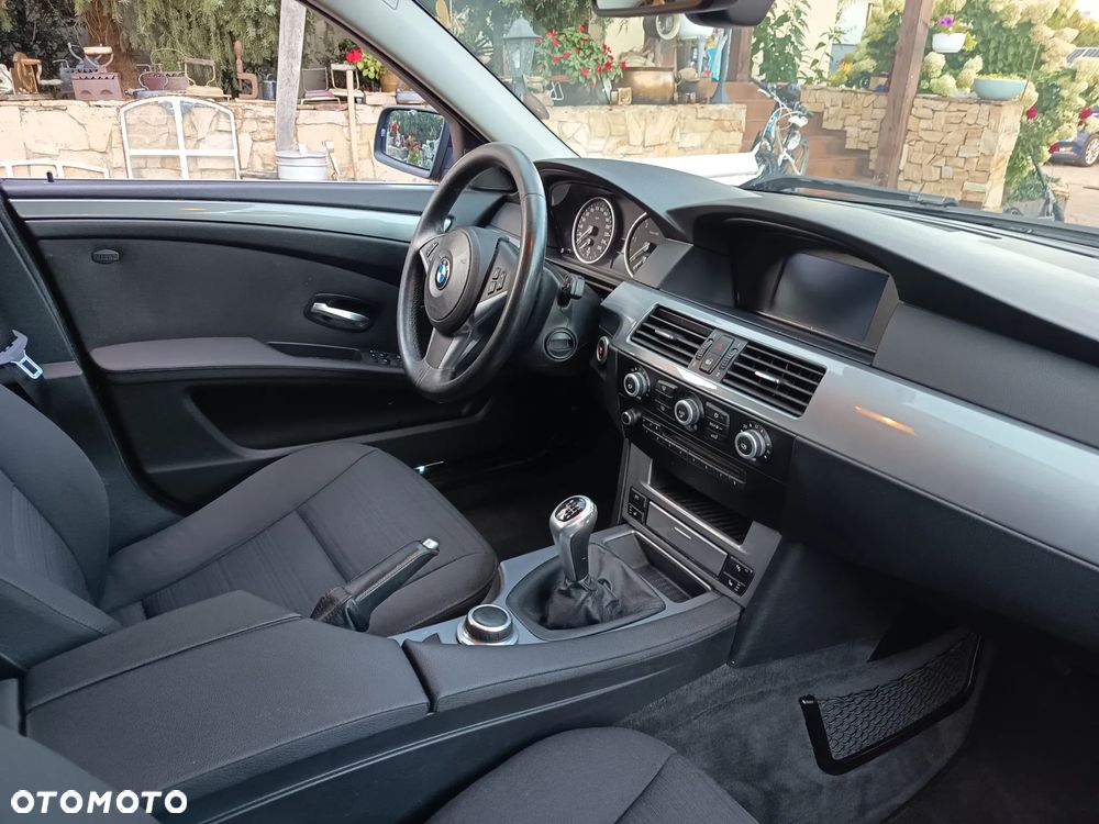 BMW Seria 5 525d - 36