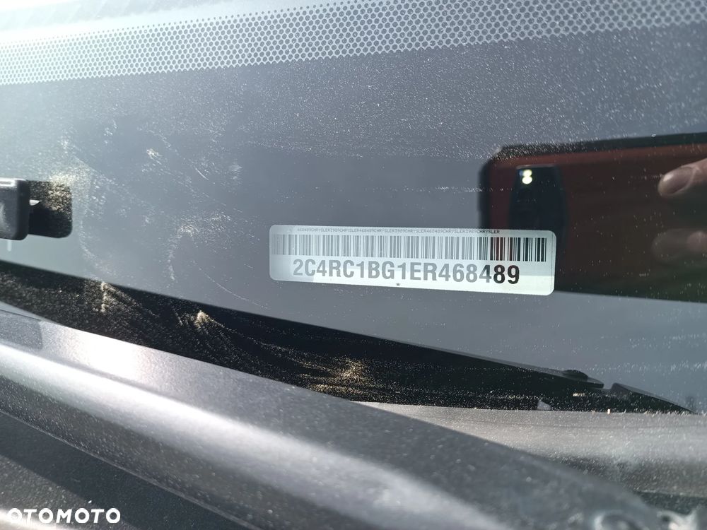 Chrysler Town & Country - 10
