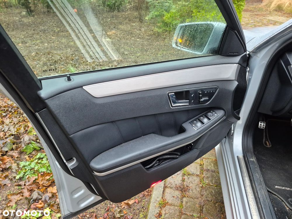 Mercedes-Benz E-Class 2010 photo 4