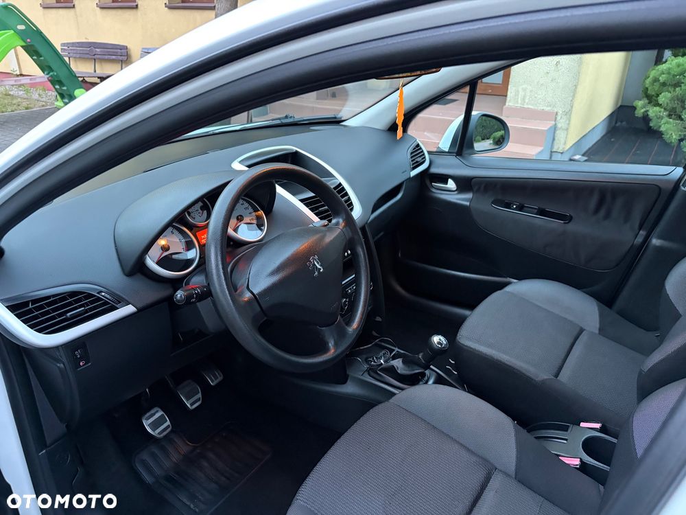 Peugeot 207 75 Millesim 200 - 23