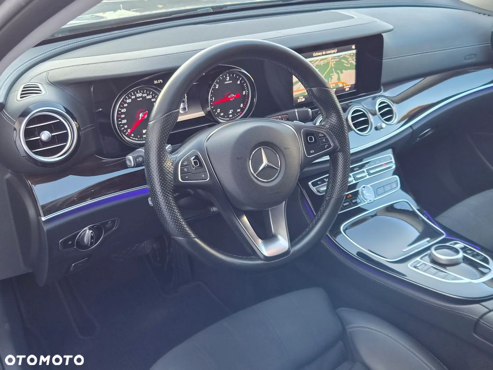 Mercedes-Benz Klasa E 220 d 9G-TRONIC - 10