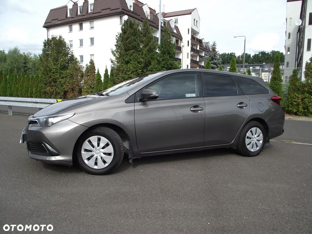 Toyota Auris 1.6 Classic Plus - 2