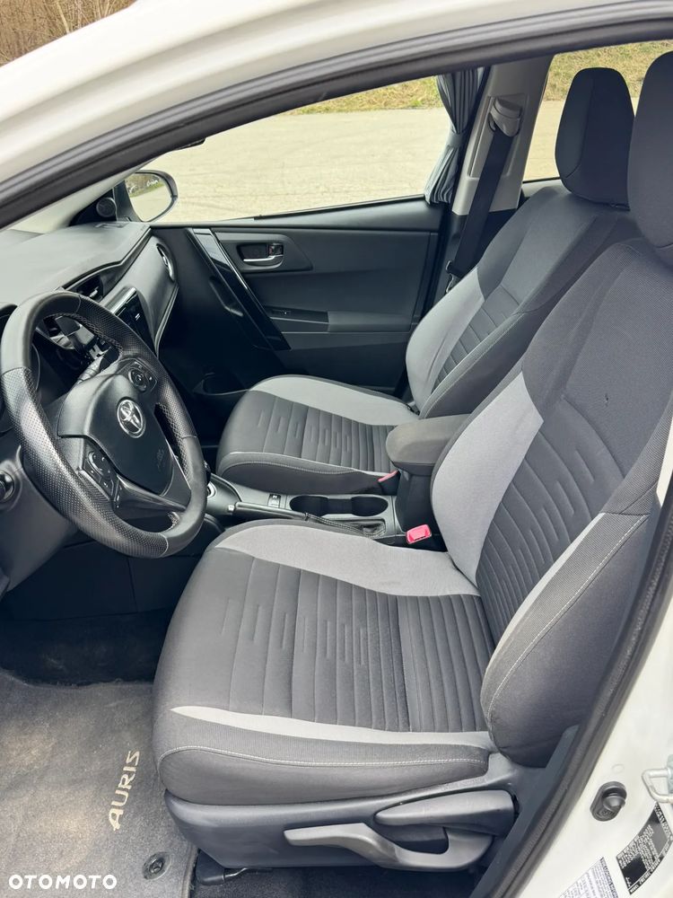 Toyota Auris - 11