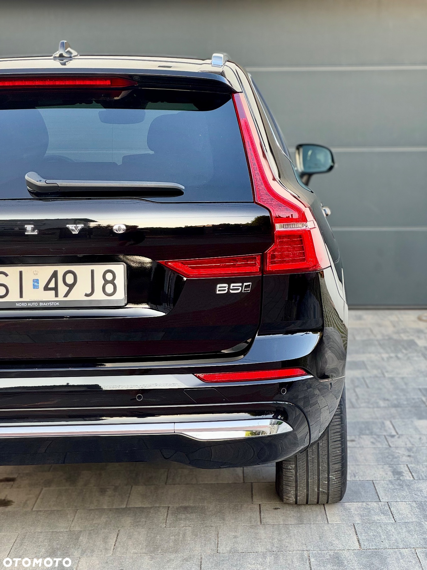 Volvo XC 60 B5 B AWD Plus Bright - 11