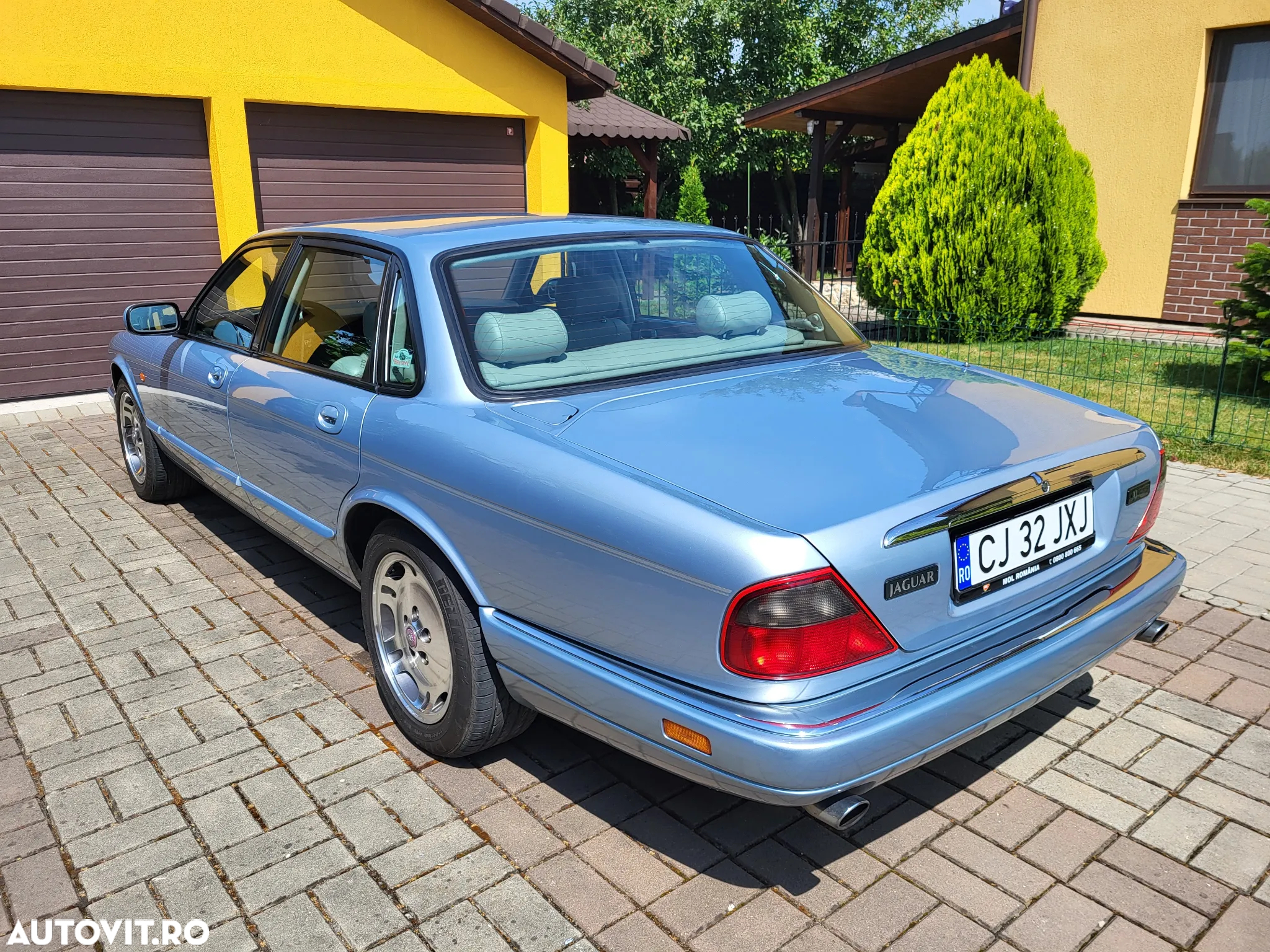 Jaguar XJ - 4