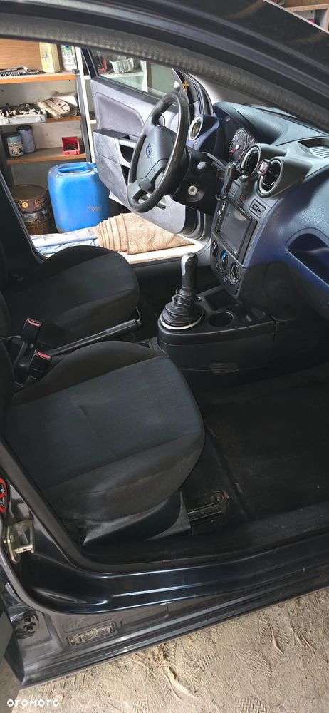 Ford Fiesta 1.4 Ambiente - 11