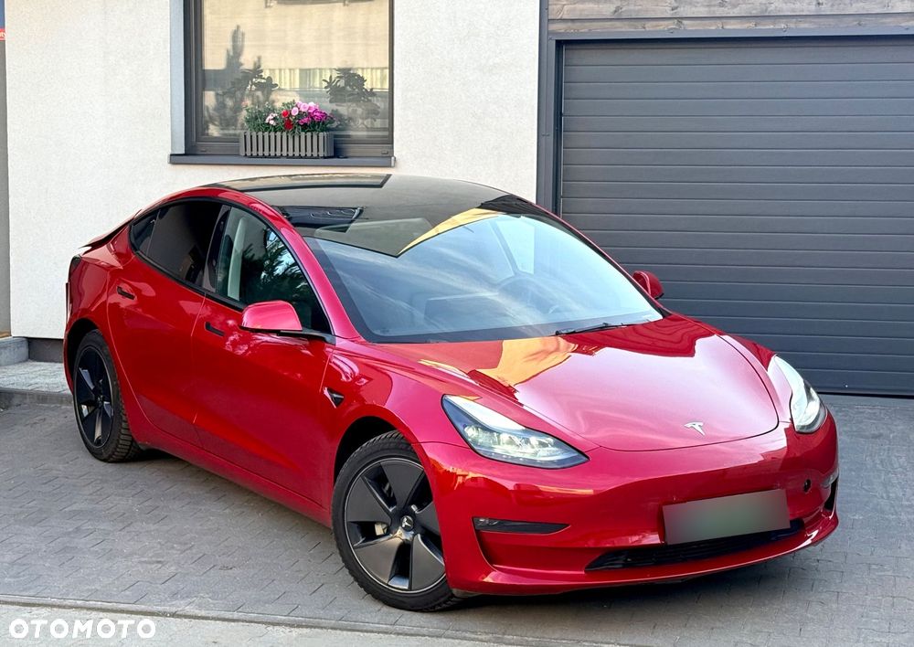 Tesla Model 3 - 4