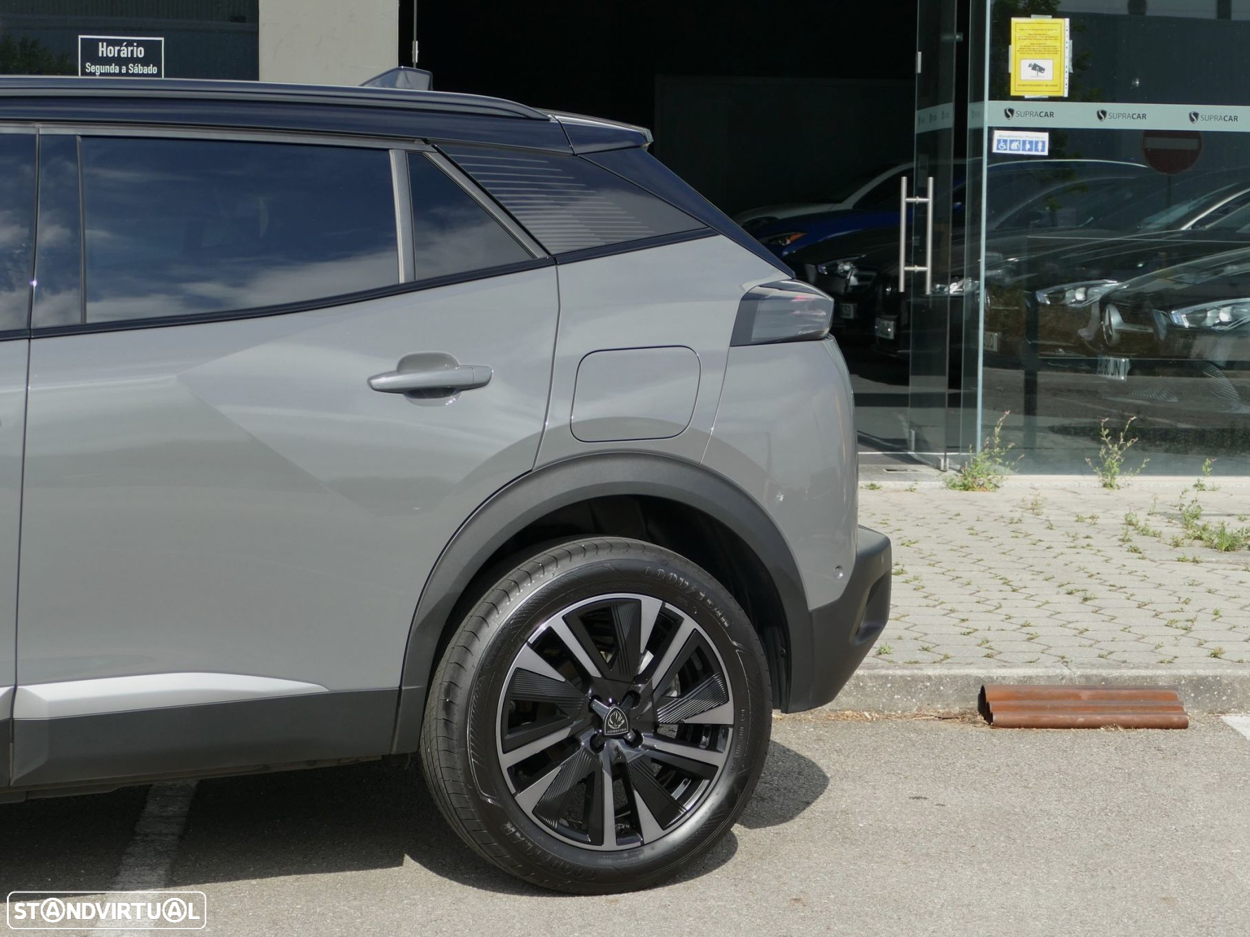 Peugeot 2008 1.2 PureTech GT EAT8 - 17